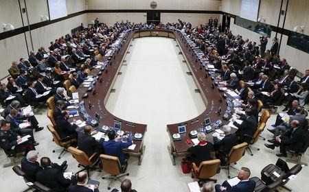 NATO họp kín để thảo luận chiến lược mới đối phó với Nga ảnh 1