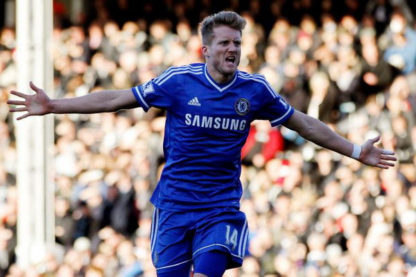 Schurrle cũng có thể chơi tốt ở vị trí tiền đạo (Ảnh: AFP) Costa, Remy chấn thương, Mourinho dùng ai đối đầu với M.U? ảnh 2