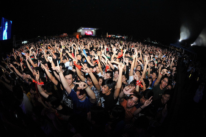 [Photo] Hơn 10.000 khán giả Cần Thơ "cháy" cùng RockStorm7 ảnh 7