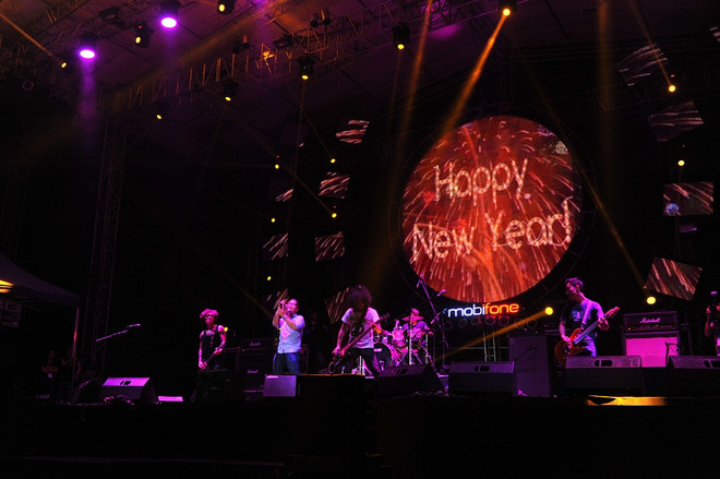 [Photo] Hơn 10.000 khán giả Cần Thơ "cháy" cùng RockStorm7 ảnh 3