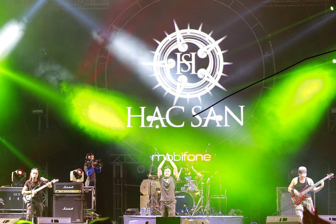 [Photo] Hơn 10.000 khán giả Cần Thơ "cháy" cùng RockStorm7 ảnh 2