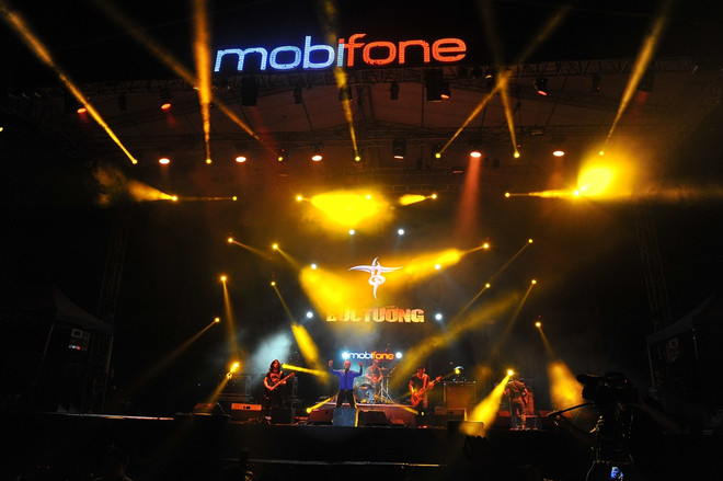 [Photo] Hơn 10.000 khán giả Cần Thơ "cháy" cùng RockStorm7 ảnh 1