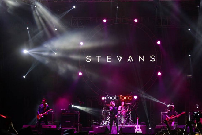 [Photo] Hơn 10.000 khán giả Cần Thơ "cháy" cùng RockStorm7 ảnh 5