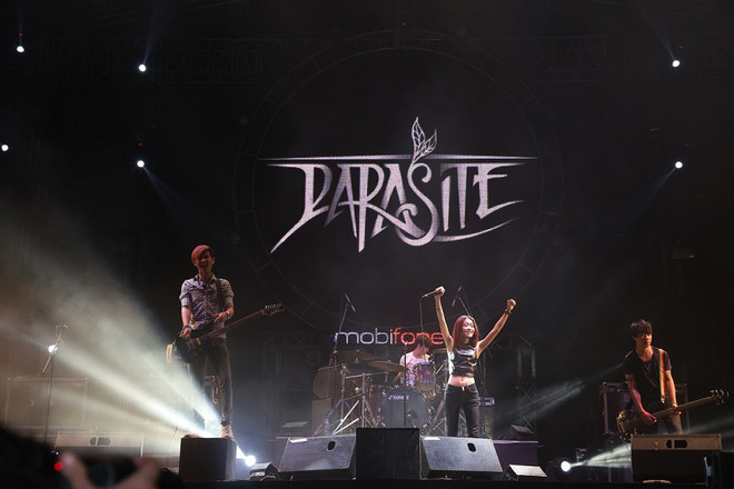 [Photo] Hơn 10.000 khán giả Cần Thơ "cháy" cùng RockStorm7 ảnh 4