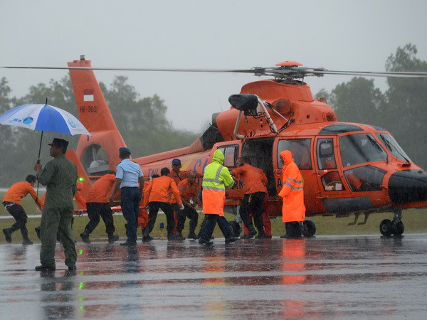 14 máy bay và 26 tàu hải quân tham gia tìm kiếm máy bay QZ8501 ảnh 1