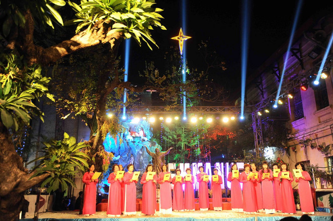 [Photo] Người dân khắp ba miền cùng chào đón Giáng sinh ảnh 1