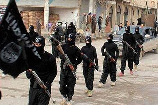 Phiến quân IS dạy trẻ em dưới 10 tuổi giết người bằng súng AK ảnh 6