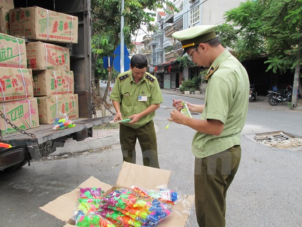 Thu giữ 162 thùng hàng thực phẩm khô không rõ nguồn gốc ảnh 1