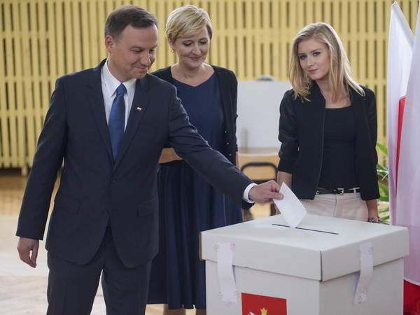 Bầu cử tổng thống Ba Lan: Chờ đợi một cú sốc ở vòng hai ảnh 1