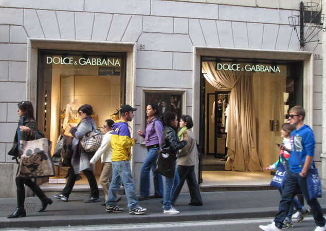 Ngành thời trang Italy vẫn “sống tốt” bất chấp suy thoái kinh tế ảnh 1