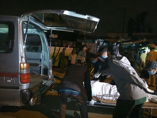 Lâm Đồng: Ôtô đấu đầu xe khách, tài xế có biểu hiện bất thường ảnh 1