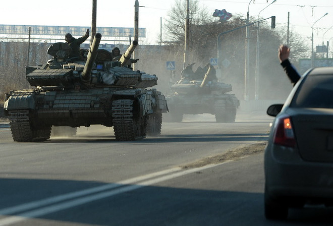 Quân ly khai Ukraine tuyên bố bắt đầu rút vũ khí hạng nặng ảnh 1