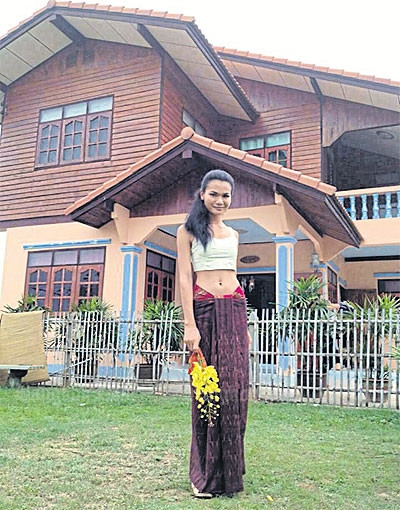 Hành trình trở thành người mẫu "đẫm nước mắt" của nhà sư chuyển giới ảnh 2