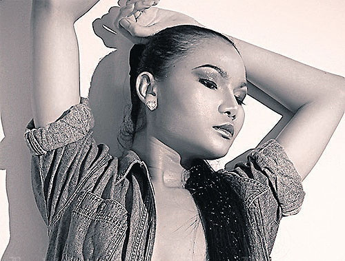 Hành trình trở thành người mẫu "đẫm nước mắt" của nhà sư chuyển giới ảnh 1