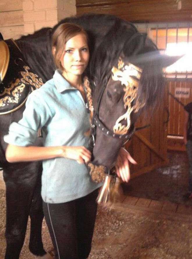 [Video] Tai nạn kinh hoàng khiến nữ kỵ sĩ trẻ người Nga thiệt mạng ảnh 2