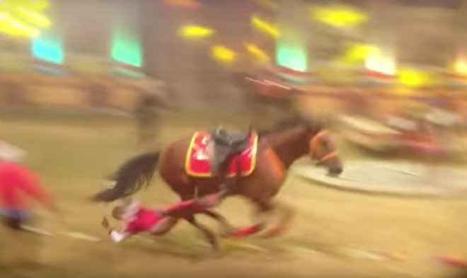 [Video] Tai nạn kinh hoàng khiến nữ kỵ sĩ trẻ người Nga thiệt mạng ảnh 1
