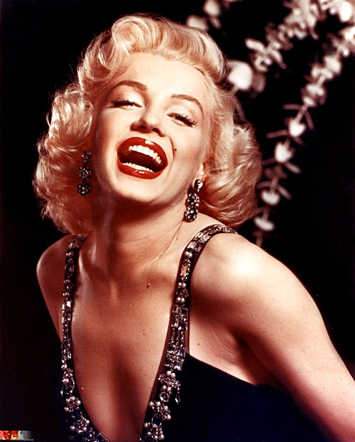 Khám phá bí quyết trang điểm của biểu tượng sắc đẹp Marylin Monroe ảnh 1