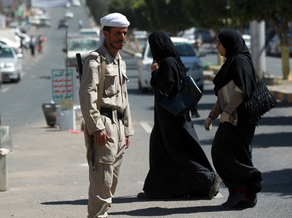 Tiếp sau Mỹ và Anh, đại sứ quán Pháp thông báo rút khỏi Yemen ảnh 1