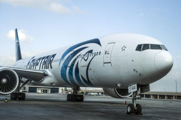Tên không tặc đe dọa cho nổ bom trên máy bay của Egypt Air ảnh 1