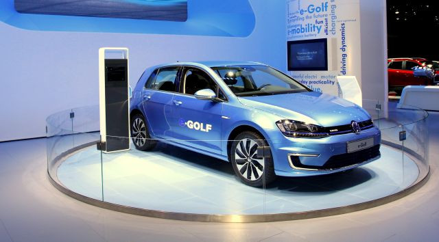 Volkswagen tiếp tục phải thu hồi hàng nghìn xe e-Golf do lỗi pin ảnh 1