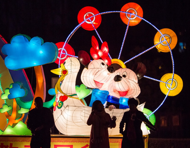 [Photo] Đèn lồng khổng lồ thắp sáng đường phố Trung Quốc ảnh 4