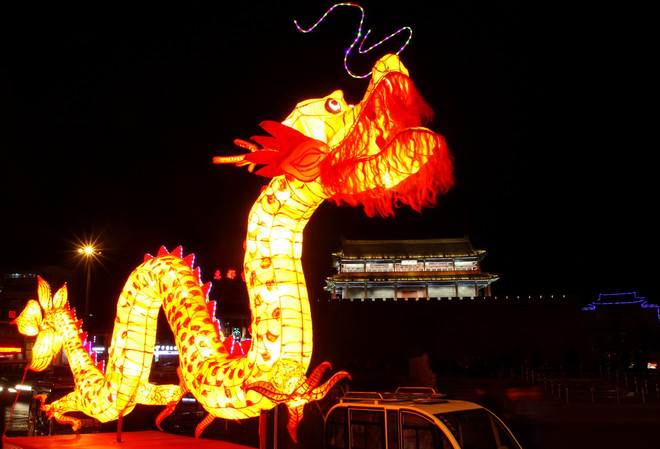 [Photo] Đèn lồng khổng lồ thắp sáng đường phố Trung Quốc ảnh 1