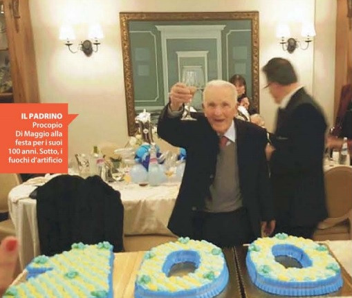 Italy: Bố già ngang nhiên đốt pháo mừng sinh nhật lần thứ 100 ảnh 1