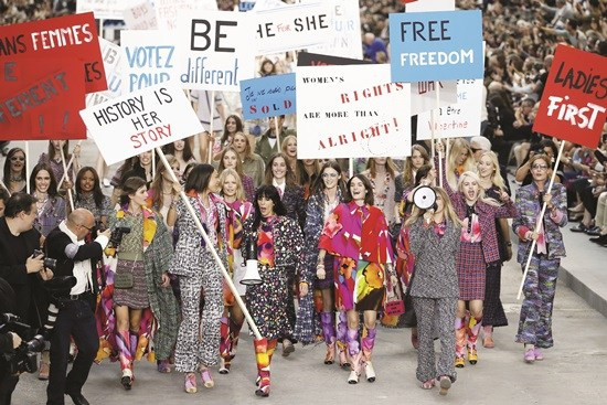 Chanel kêu gọi dùng thời trang để giành lấy nữ quyền ảnh 1