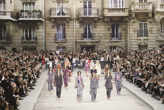 Chanel kêu gọi dùng thời trang để giành lấy nữ quyền ảnh 4