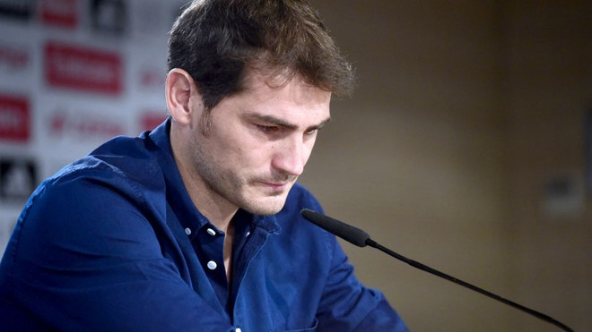 Xavi cũng bức xúc vì cách đối xử của Real Madrid với Casillas ảnh 1