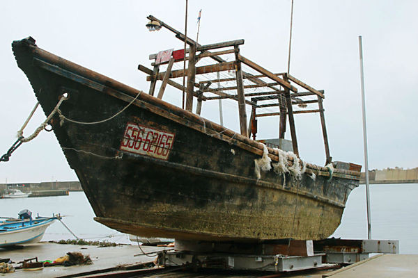 Những "con tàu ma" chở theo người chết dạt vào bờ biển Nhật Bản ảnh 1