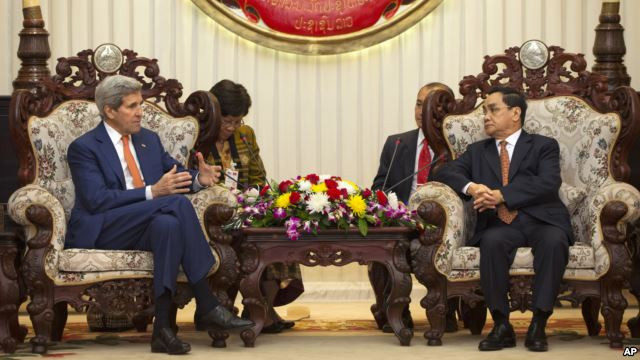 Ngoại trưởng Mỹ John Kerry gặp Thủ tướng Lào Thongsing Thammavong ảnh 1