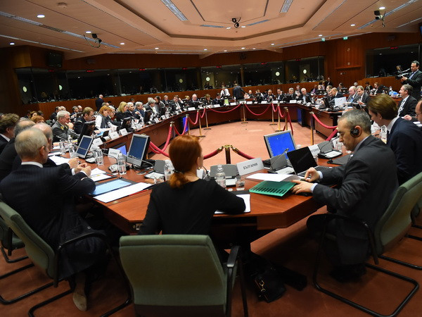 EU công bố danh sách trừng phạt bổ sung liên quan tới Ukraine ảnh 1