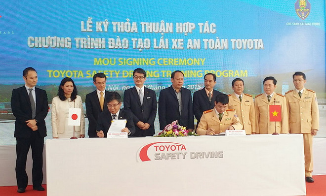 Toyota hợp tác đào tạo lái xe an toàn với Bộ Công an ảnh 1