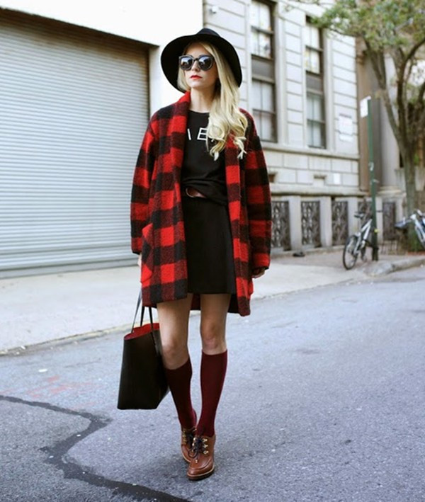 Cá tính xuống phố mùa Đông năm nay với mũ vành tròn nhỏ ảnh 1