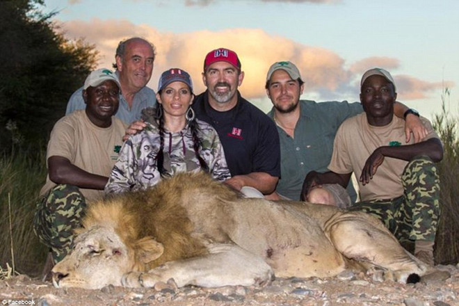 Nữ thợ săn "đổ thêm dầu vào lửa" khi khoe ảnh tàn sát động vật ảnh 3