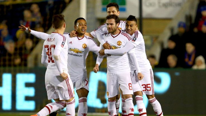 Tranh cãi dữ dội về pha sút phạt của Mata vào lưới Shrewsbury ảnh 1