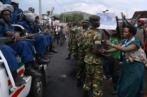Hàng loạt ứng viên đối lập đăng ký tranh cử tổng thống Burundi ảnh 1