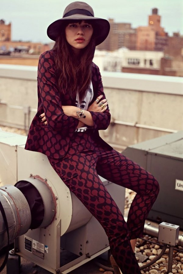 Phong cách Pantsuit: Không chỉ đơn thuần là thời trang công sở ảnh 8