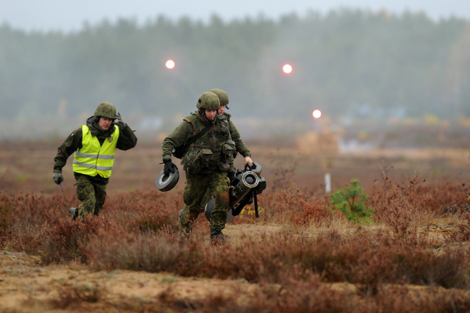 [Photo] Quân đội Litva-Mỹ phối hợp tập trận chung "Hunter 2014" ảnh 4