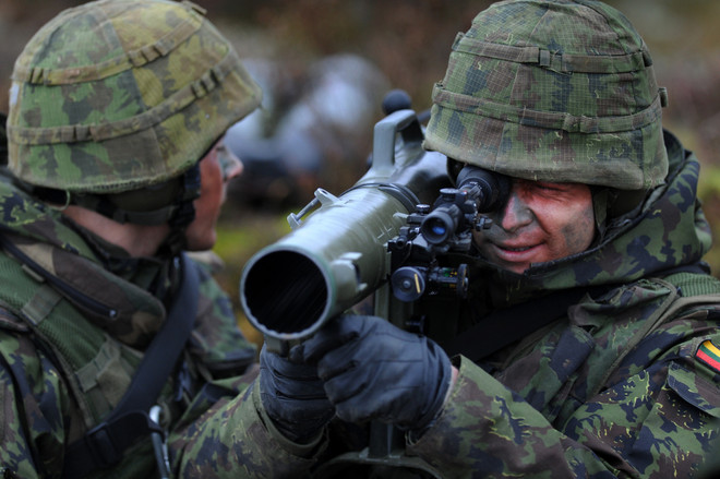 [Photo] Quân đội Litva-Mỹ phối hợp tập trận chung "Hunter 2014" ảnh 3