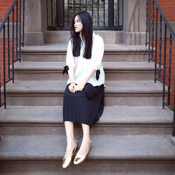 Mỹ nhân Việt "thắp sáng" street style ngày nắng lên ảnh 19