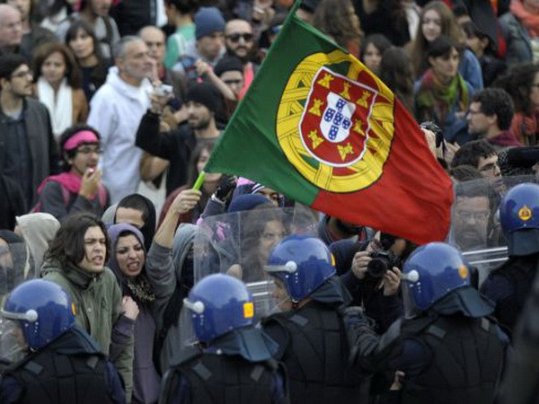 Đình công gây tê liệt giao thông đường sắt ở Bồ Đào Nha ảnh 1