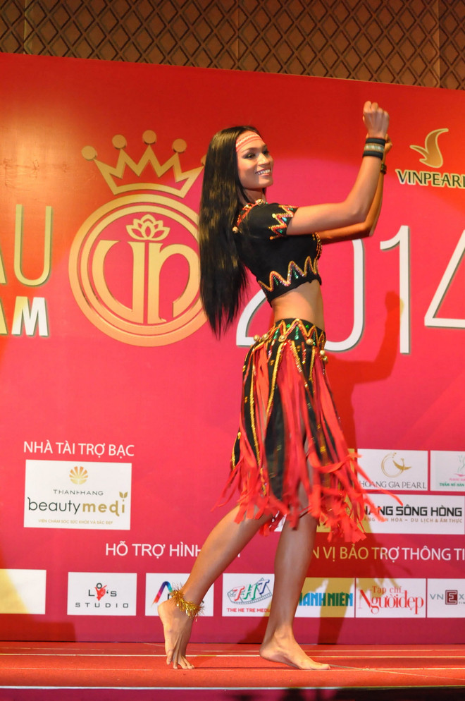 [Photo] Thí sinh Hoa hậu Việt Nam khoe tài qua phần thi tài năng ảnh 15