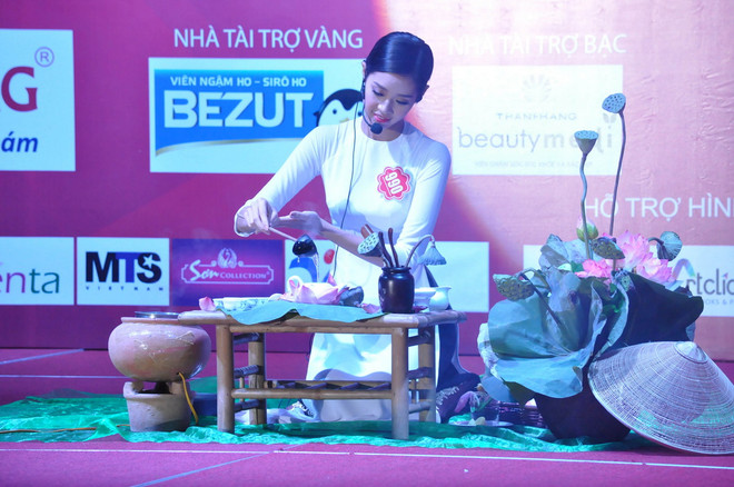 [Photo] Thí sinh Hoa hậu Việt Nam khoe tài qua phần thi tài năng ảnh 9