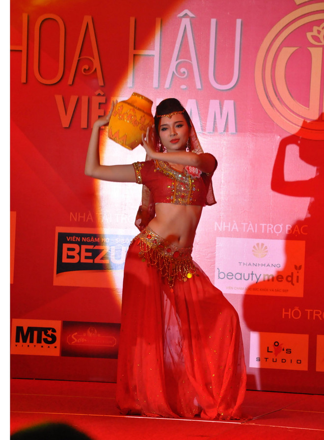 [Photo] Thí sinh Hoa hậu Việt Nam khoe tài qua phần thi tài năng ảnh 7