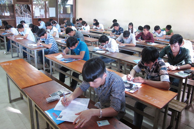 Hải Phòng: Triệt phá đường dây thi hộ bằng tai nghe siêu nhỏ ảnh 1