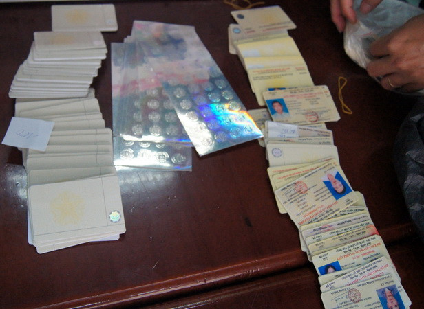 Hải Phòng: Công an triệt phá phá ổ “sản xuất” giấy tờ giả quy mô lớn ảnh 1