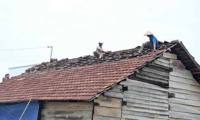 Quảng Bình: Lốc xoáy tốc mái hàng chục ngôi nhà, gây thiệt hại lớn ảnh 1