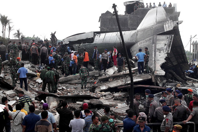 Indonesia tiến hành nhận dạng các nạn nhân vụ rơi máy bay ảnh 1